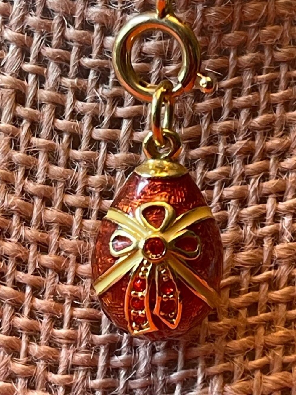 Vtg High-End Joan Rivers Enamel Egg Charm Pendant In Faberge Style With Gold-Ton